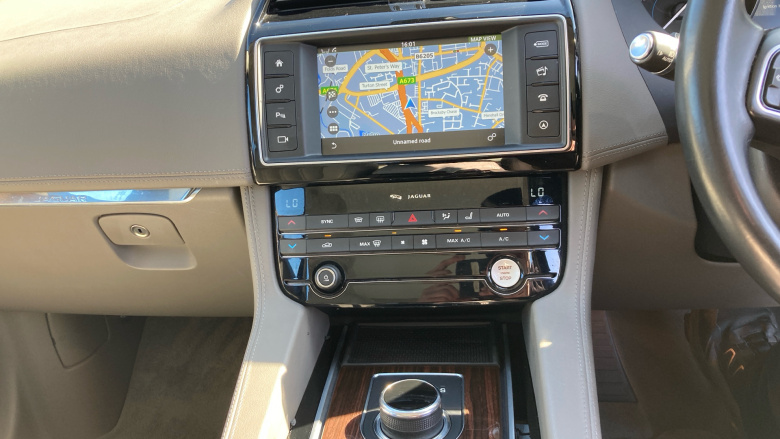 Jaguar F-Pace 2.0d Portfolio 5dr Auto AWD Diesel Estate